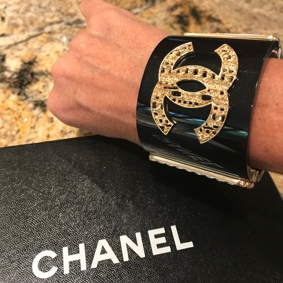 CHANEL Jewelry - Authentic Chanel resin cuff black gold